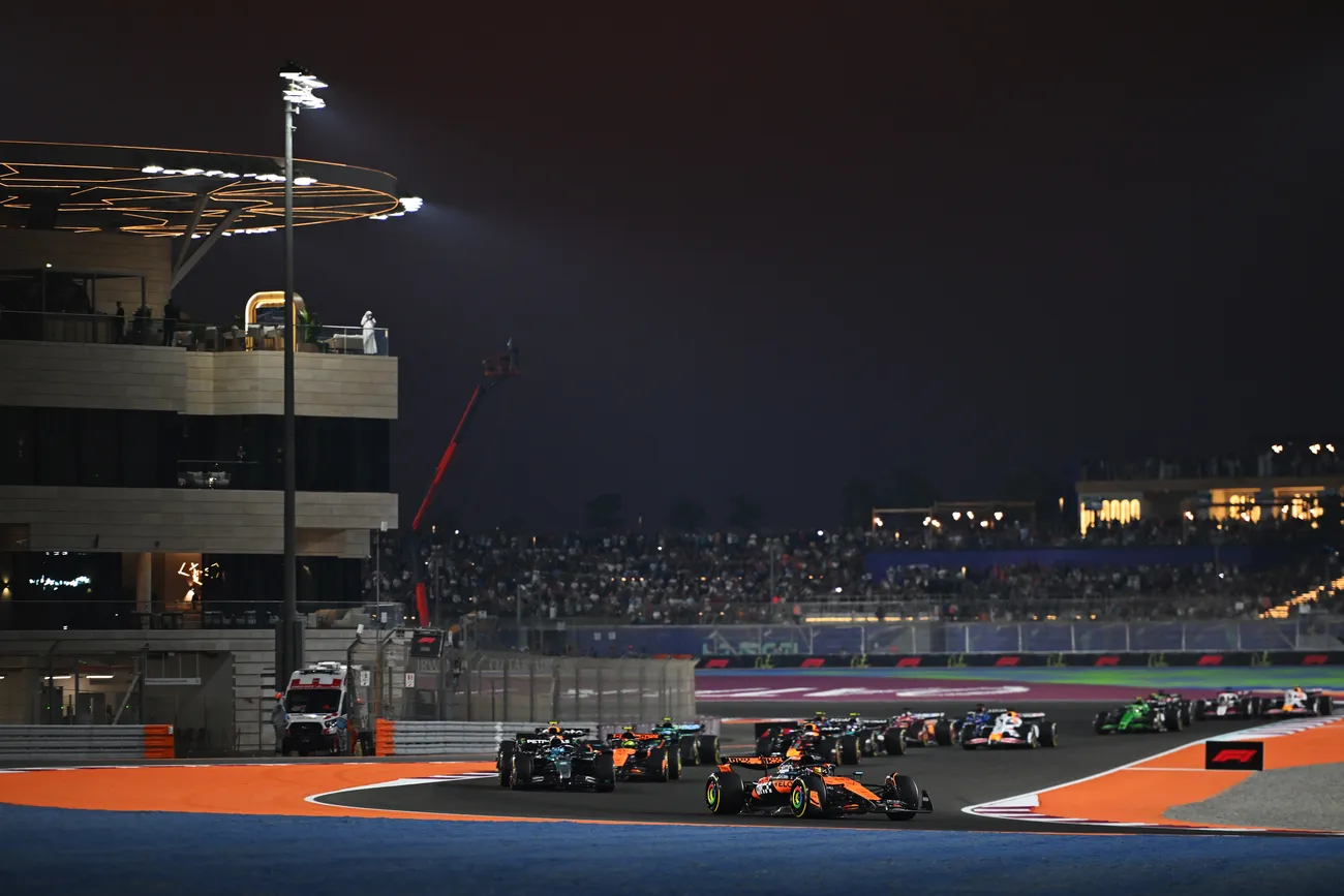 F1 | GRIGLIA di PARTENZA GP Qatar: notte fonda Ferrari e c'è una penalità da scontare
